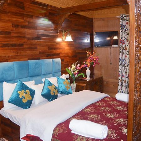 New Lakes Crown Group Of Houseboats ศรีนาการ์ ภายนอก รูปภาพ